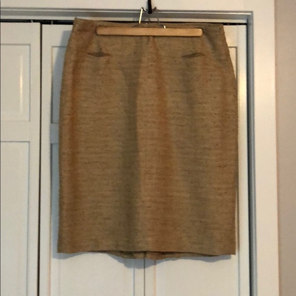 Gold skirt - Picture 2 of 6